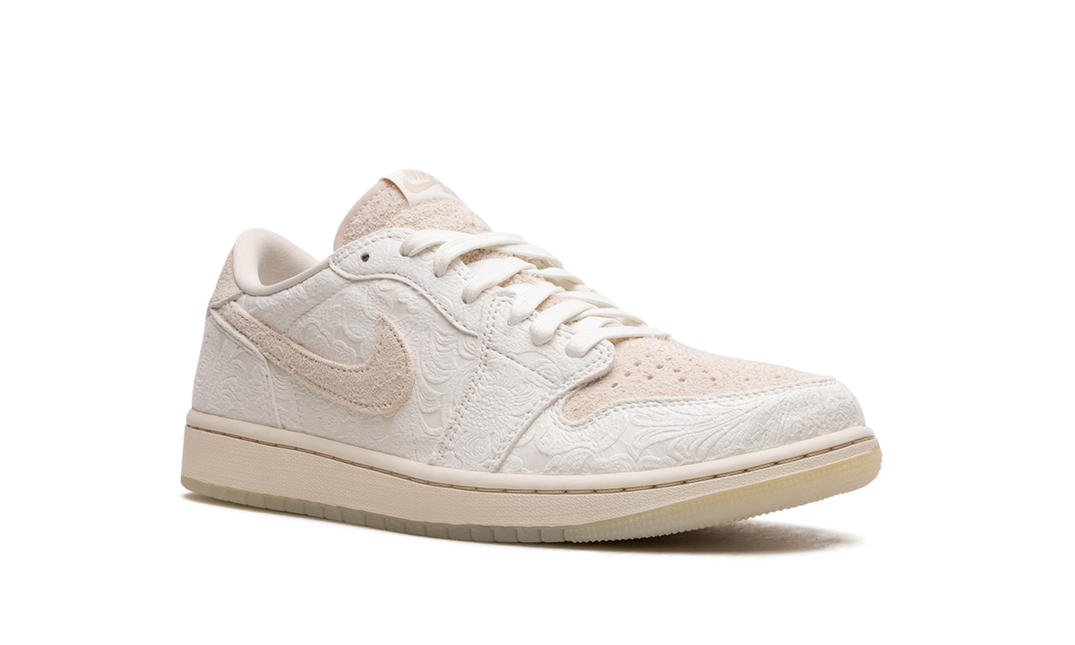 Air Jordan 1 Low OG "Chris Paul - Give Them Flowers" FZ0455 200
