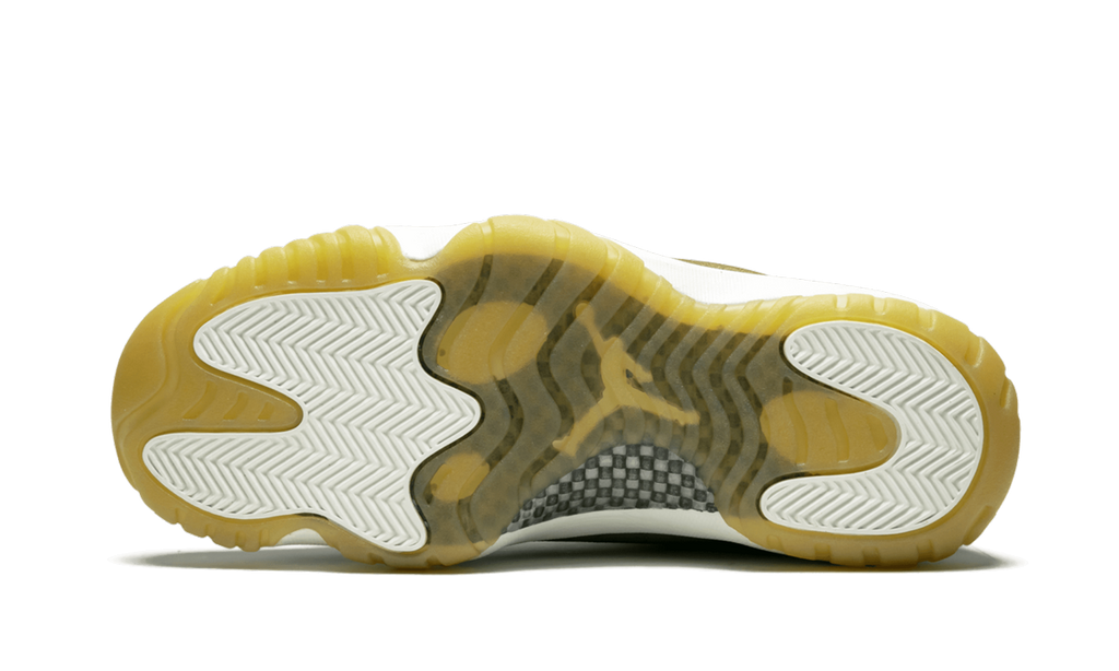 AIR JORDAN 11 RETRO WMNS "Neutral Olive" AR0715 200