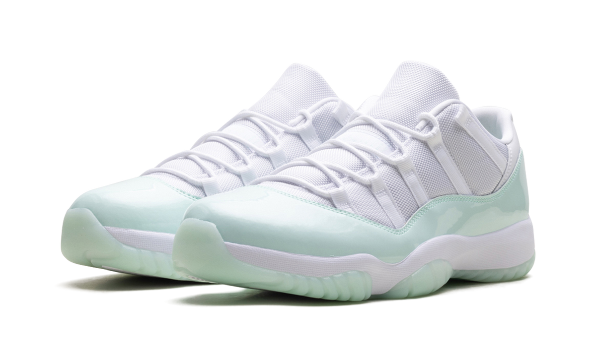 Air Jordan 11 Low WMNS "Igloo" AH7860 103