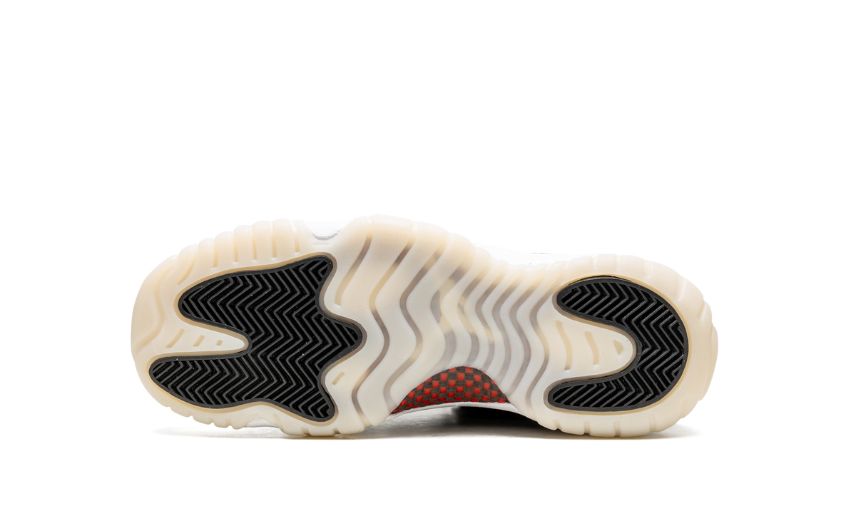 Jordan 11 Retro Low GS "72-10" 528896 001