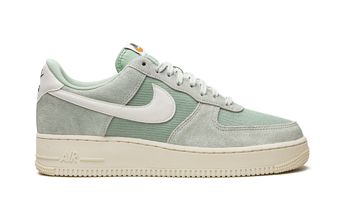 Air Force 1 "Certified Fresh" DO9801 300